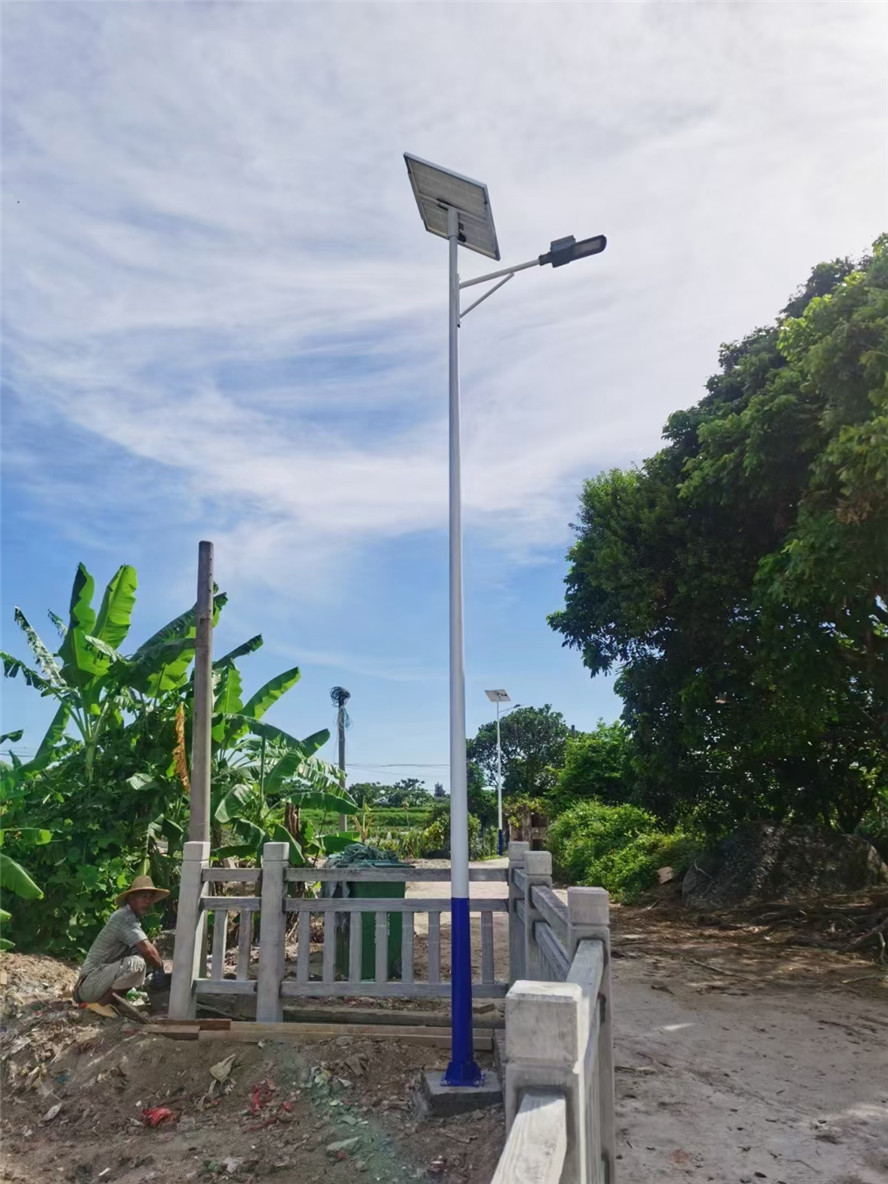 太阳能照明灯323.jpg